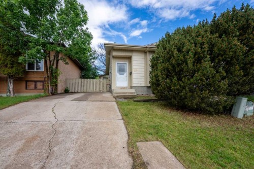 23 Dakota Road West, Lethbridge, AB 