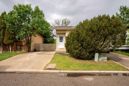 23 Dakota Road West, Lethbridge, AB 