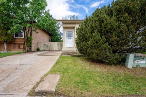 23 Dakota Road West, Lethbridge, AB 