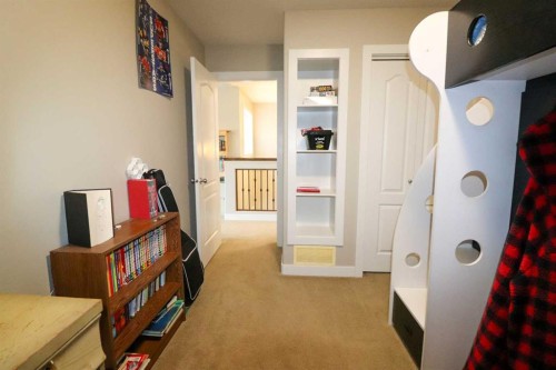 71 Coalbanks Gate West, Lethbridge, AB - Indoor Photo Showing Other Room