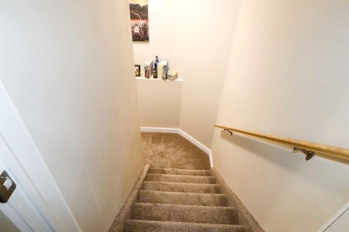71 Coalbanks Gate West, Lethbridge, AB - Indoor Photo Showing Other Room