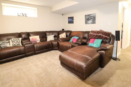 71 Coalbanks Gate West, Lethbridge, AB - Indoor