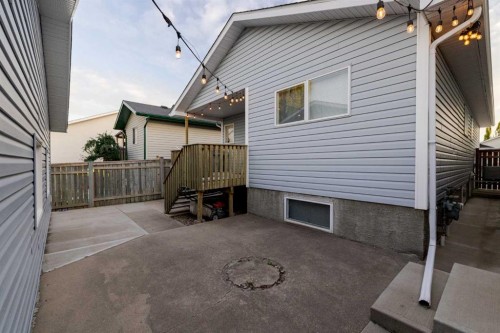 77 Blackfoot Crescent West, Lethbridge, AB 