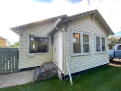 814 12 Street NORTHLethbridge, AB T1H 2H6