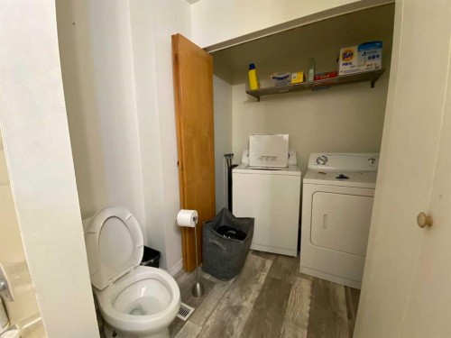 814 12 Street North, Lethbridge, AB - Indoor Photo Showing Laundry Room