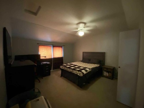 814 12 Street North, Lethbridge, AB - Indoor Photo Showing Bedroom