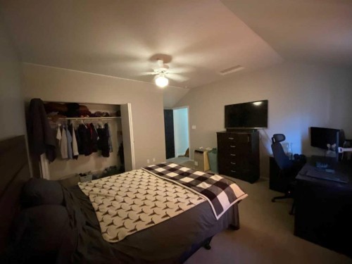 814 12 Street North, Lethbridge, AB - Indoor Photo Showing Bedroom