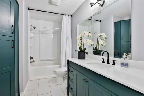 406 Meadow Lark Drive, Rural Lethbridge County, AB - Indoor Photo Showing Bathroom