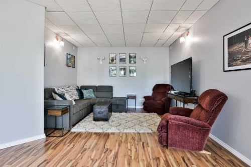 406 Meadow Lark Drive, Rural Lethbridge County, AB - Indoor Photo Showing Living Room