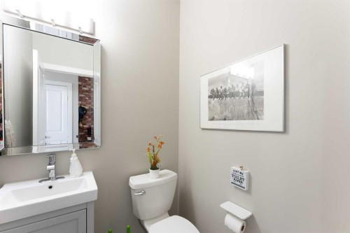 437 Devonia Way West, Lethbridge, AB - Indoor Photo Showing Bathroom
