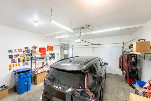 437 Devonia Way West, Lethbridge, AB - Indoor Photo Showing Garage