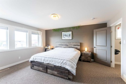 437 Devonia Way West, Lethbridge, AB - Indoor Photo Showing Bedroom