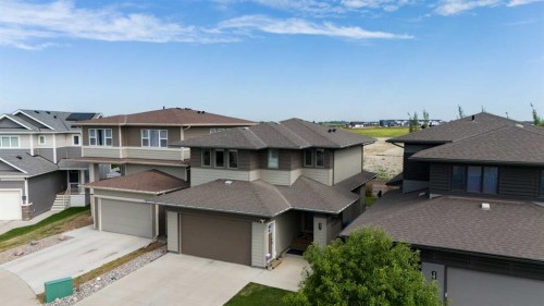 437 Devonia Way West, Lethbridge, AB - Outdoor
