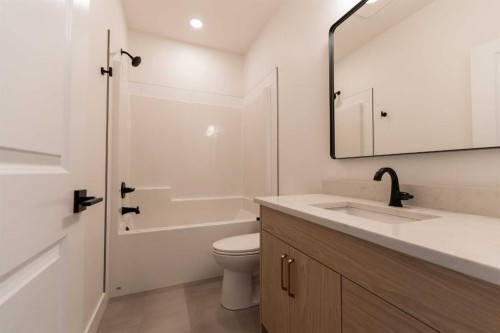 3076 21 Street, Coaldale, AB - Indoor Photo Showing Bathroom