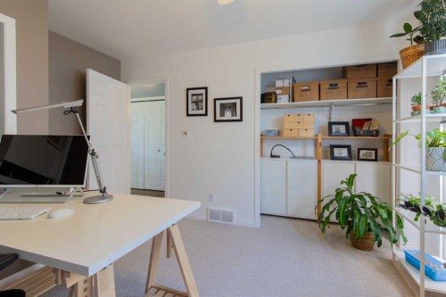 160 Heritage Boulevard West, Lethbridge, AB - Indoor