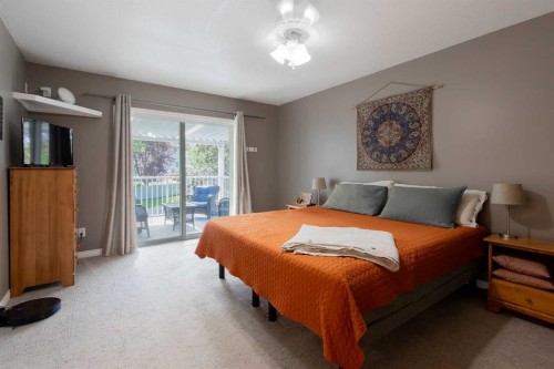 160 Heritage Boulevard West, Lethbridge, AB - Indoor Photo Showing Bedroom