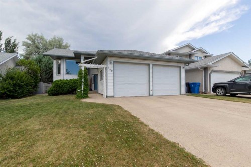160 Heritage Boulevard West, Lethbridge, AB - Outdoor With Facade