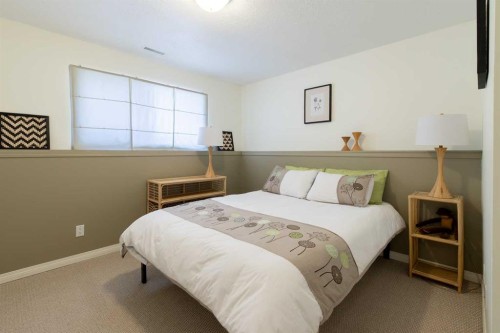 160 Heritage Boulevard West, Lethbridge, AB - Indoor Photo Showing Bedroom