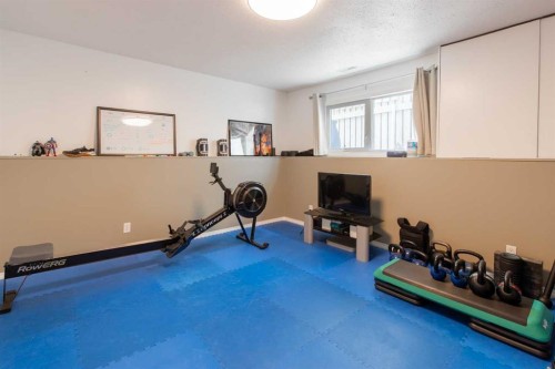 160 Heritage Boulevard West, Lethbridge, AB - Indoor Photo Showing Gym Room