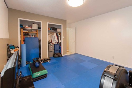 160 Heritage Boulevard West, Lethbridge, AB - Indoor Photo Showing Other Room