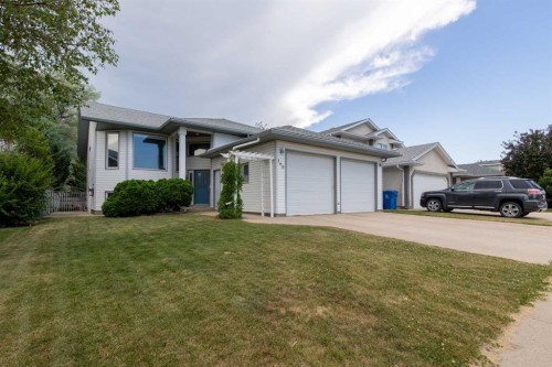 160 Heritage Boulevard West, Lethbridge, AB - Outdoor With Facade