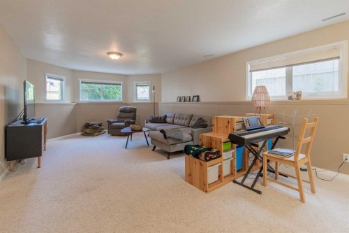 160 Heritage Boulevard West, Lethbridge, AB - Indoor
