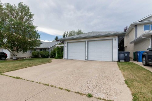 160 Heritage Boulevard West, Lethbridge, AB - Outdoor