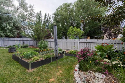 160 Heritage Boulevard West, Lethbridge, AB - Outdoor With Backyard