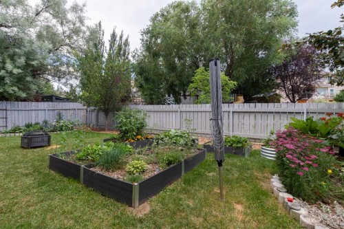 160 Heritage Boulevard West, Lethbridge, AB - Outdoor With Backyard
