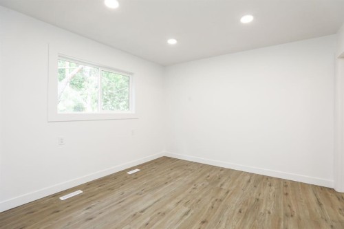 819 5 Street South, Lethbridge, AB - Indoor Photo Showing Other Room