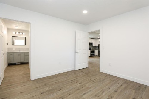819 5 Street South, Lethbridge, AB - Indoor Photo Showing Other Room
