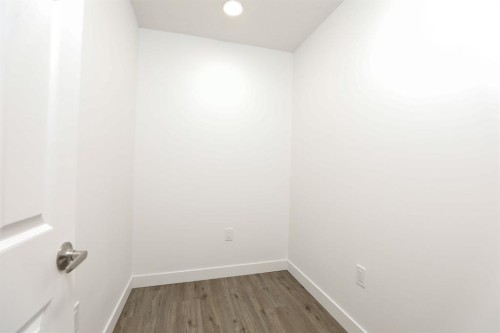 819 5 Street South, Lethbridge, AB - Indoor Photo Showing Other Room