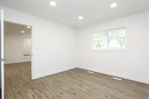819 5 Street South, Lethbridge, AB - Indoor Photo Showing Other Room