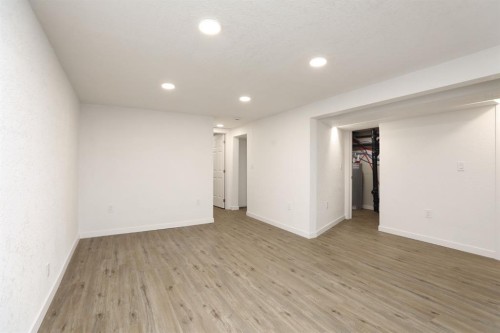 819 5 Street South, Lethbridge, AB - Indoor Photo Showing Other Room