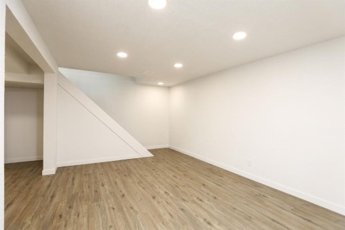 819 5 Street South, Lethbridge, AB - Indoor Photo Showing Other Room