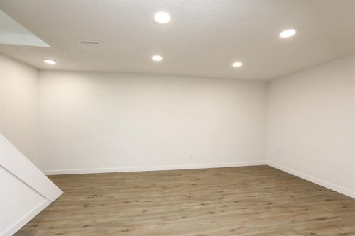 819 5 Street South, Lethbridge, AB - Indoor
