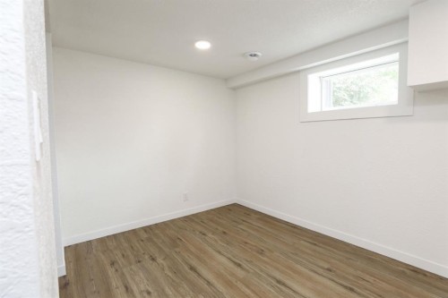 819 5 Street South, Lethbridge, AB - Indoor Photo Showing Other Room