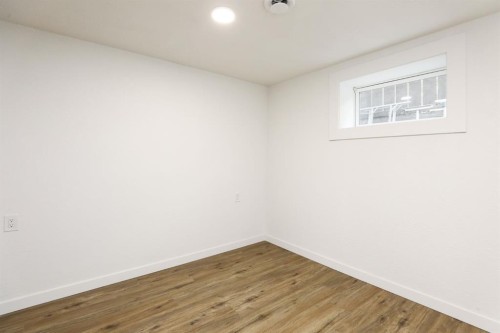 819 5 Street South, Lethbridge, AB - Indoor Photo Showing Other Room