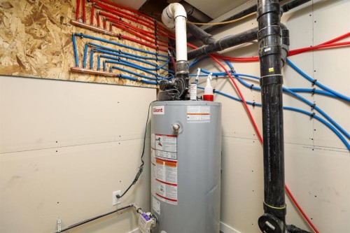 819 5 Street South, Lethbridge, AB - Indoor Photo Showing Basement
