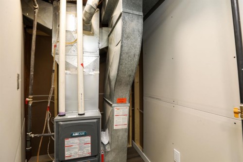 819 5 Street South, Lethbridge, AB - Indoor Photo Showing Basement