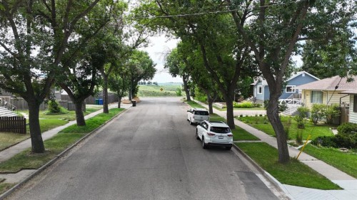 819 5 Street South, Lethbridge, AB - Outdoor