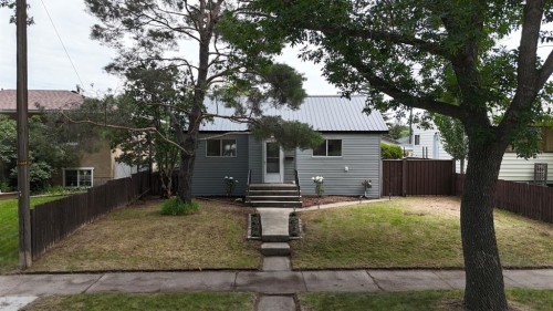 819 5 Street South, Lethbridge, AB - Outdoor