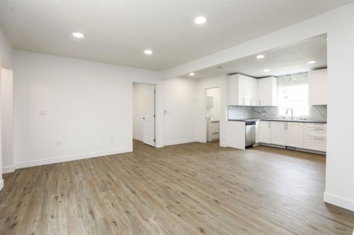 819 5 Street South, Lethbridge, AB - Indoor Photo Showing Kitchen