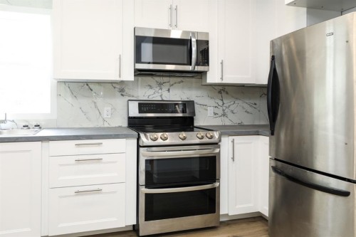 819 5 Street South, Lethbridge, AB - Indoor Photo Showing Kitchen