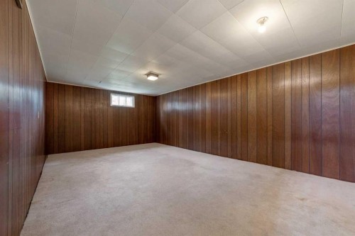 211 9 St North, Vauxhall, AB - Indoor