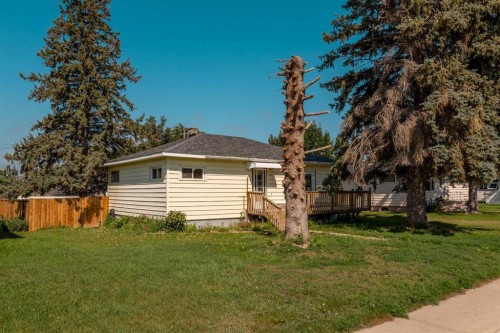 211 9 St North, Vauxhall, AB - Outdoor