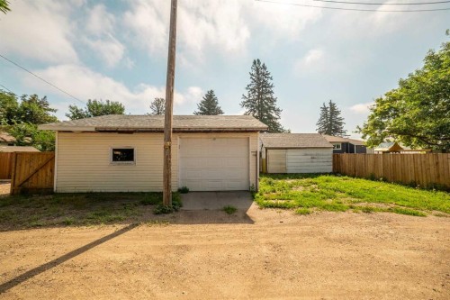 211 9 St North, Vauxhall, AB - Outdoor