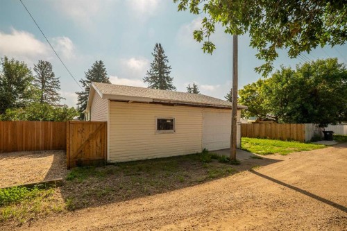 211 9 St North, Vauxhall, AB - Outdoor