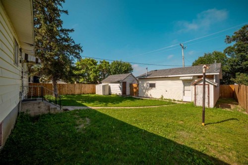 211 9 St North, Vauxhall, AB - Outdoor