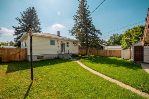 211 9 St North, Vauxhall, AB - Outdoor